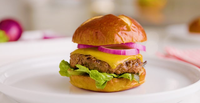 https://www.kroger.com/content/v2/binary/image/blog/food/burger-seasoning-recipes/imageset_bourbon-burgers-recipe_05-17--5025485_2023_dx_content_p4w3_burgerarticle_inlinehro_final_bourbon-burger_640x332.jpg