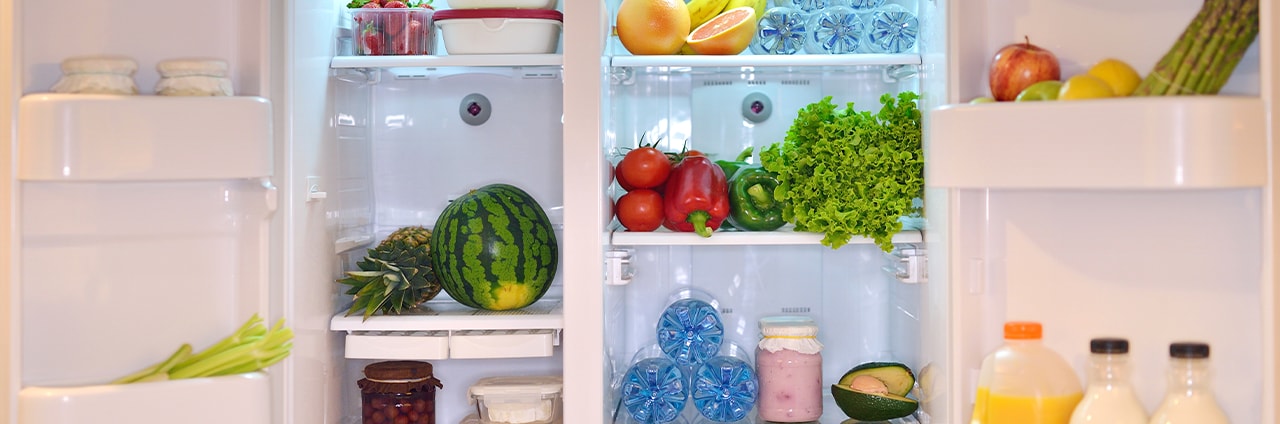 https://www.kroger.com/content/v2/binary/image/blog/home/how-to-organize-your-fridge/imageset_how-to-organize-your-fridge_5-09--4983932_2023_p3w3_contentmovingpagestockimagerequest_hro_organizingyourfridge_dsk_1280x424.png