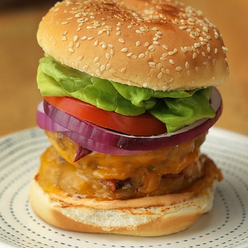 The Ultimate Bacon Cheeseburger Recipe (With Special Sauce)