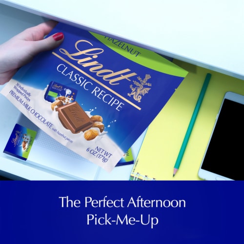 Lindt CLASSIC RECIPE Hazelnut Milk Chocolate Candy Pouch Perspective: back
