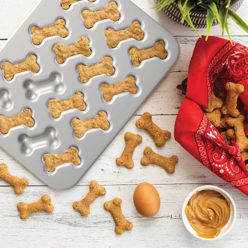 Puppy Love Treat Pan Perspective: back