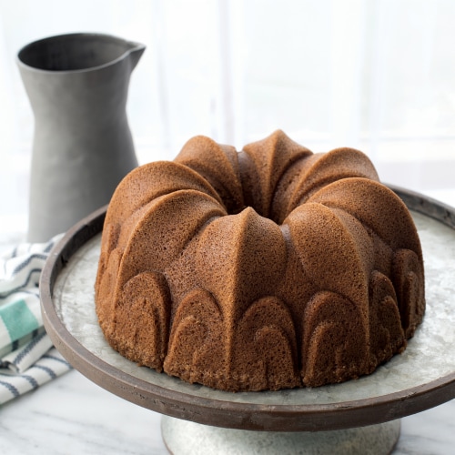 Nordic Ware Cast Aluminum Fleur de Lis Bundt with Cake Keeper — CHIMIYA