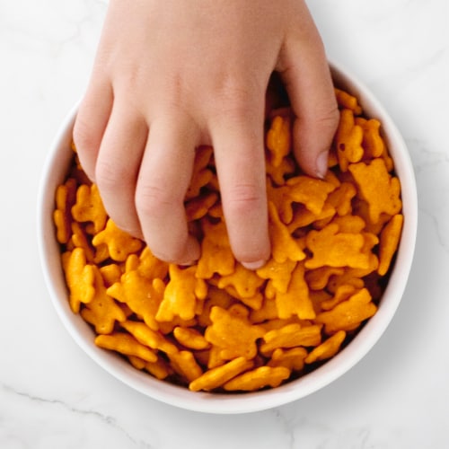 Annie's Organic Cheddar Bunnies Original Baked Snack Crackers Perspective: back
