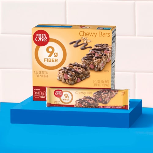 Fiber One Oats and Chocolate Strawberry Chewy Bar Perspective: back