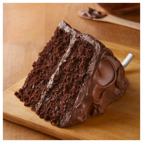 Betty Crocker™ Super Moist™ Chocolate Fudge Cake Mix Perspective: back