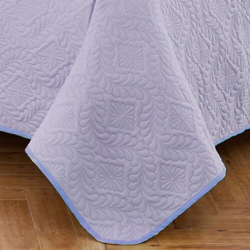 Harper Lane Solid Medallion Lavender Reverse To Lilac 3 Piece Quilt Set Perspective: back