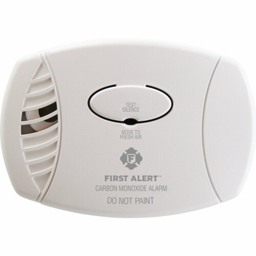 First Alert Plug-In 120V Electrochemical Carbon Monoxide Alarm 1039730 Perspective: back