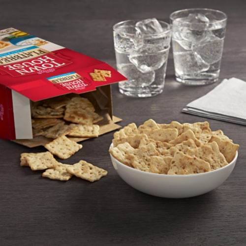 Town House® Flatbread Crisps Sea Salt and Olive Oil Oven Baked Snack Crackers Perspective: back
