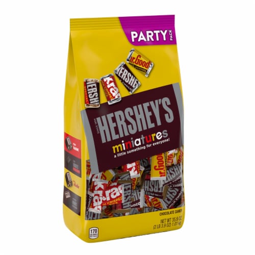 HERSHEY'S Miniatures Assorted Chocolate Christmas Candy Party Pack Perspective: back