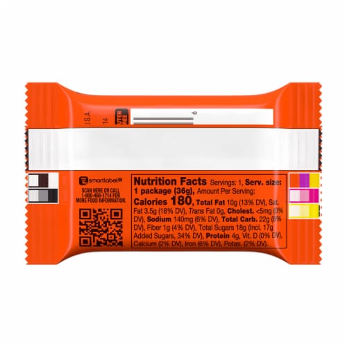 REESE'S Big Cup with Pretzels Milk Chocolate Peanut Butter Cups Candy Pack Perspective: back