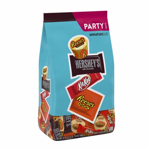 HERSHEY'S KIT KAT® and REESE'S Assorted Flavored Miniatures Christmas Candy Party Pack Perspective: back