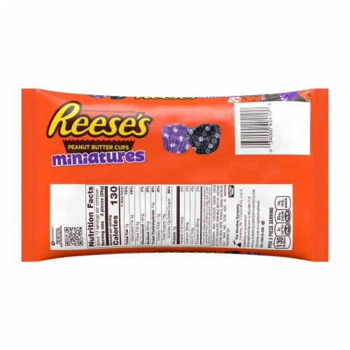 REESE'S Halloween Milk Chocolate Peanut Butter Cup Miniatures Candy With Spooky Foils Perspective: back