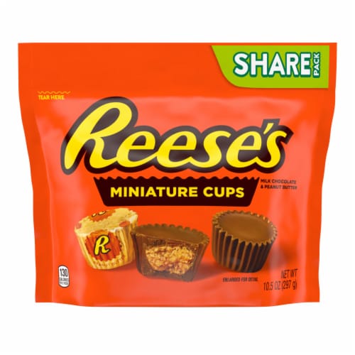 REESE'S Miniatures Milk Chocolate and Peanut Butter Cups Candy Share Pack Perspective: back