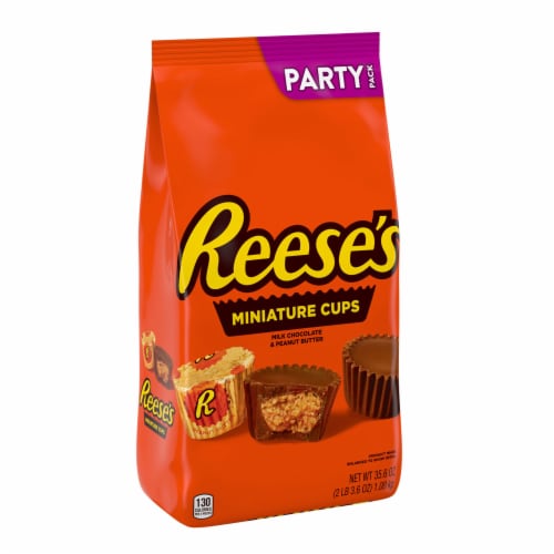 REESE'S Miniatures Milk Chocolate Peanut Butter Cups Halloween Candy Party Pack Perspective: back