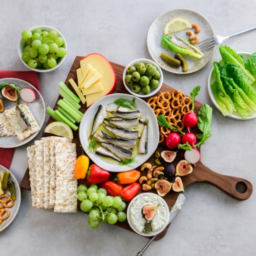 King Oscar Wild Caught Sardines in Extra Virgin Olive Oil Perspective: back