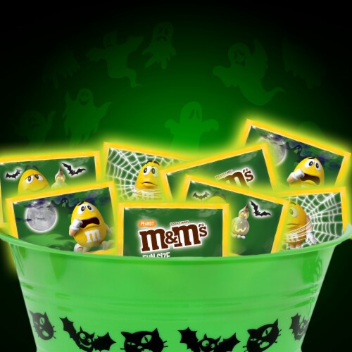 M&M'S Peanut Milk Chocolate Glow In The Dark Fun Size Halloween Candy Trick or Treat Packs Perspective: back