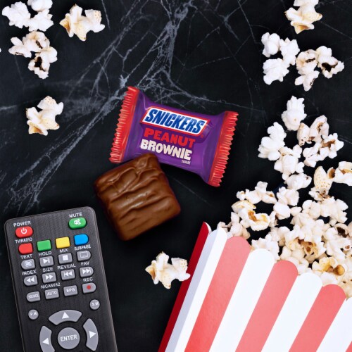 Snickers® Peanut Brownie Squares Fun Size Halloween Candy Perspective: back