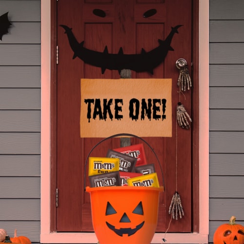 M&M'S Milk Chocolate Peanut & Peanut Butter Fun Size Halloween Candy Variety Pack Bag Perspective: back