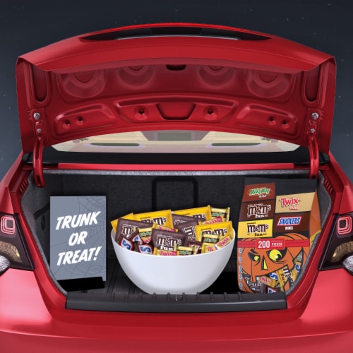 M&M'S Snickers Twix & Milky Way Milk Chocolate Halloween Candy Variety Pack Bulk Bag Perspective: back