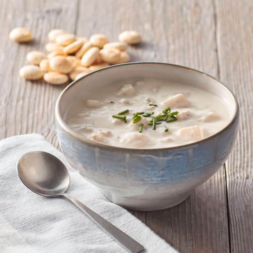 Progresso Traditional Canned New England Clam Chowder Soup Perspective: back