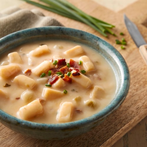 Progresso Rich & Hearty Loaded Potato Bacon Canned Soup Perspective: back