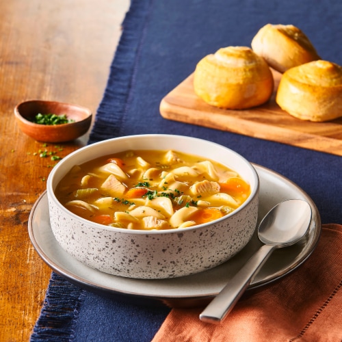 Progresso Rich & Hearty Chicken & Homestyle Noodle Soup Perspective: back