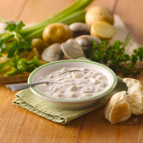 Progresso Rich & Hearty New England Clam Chowder Canned Soup Perspective: back