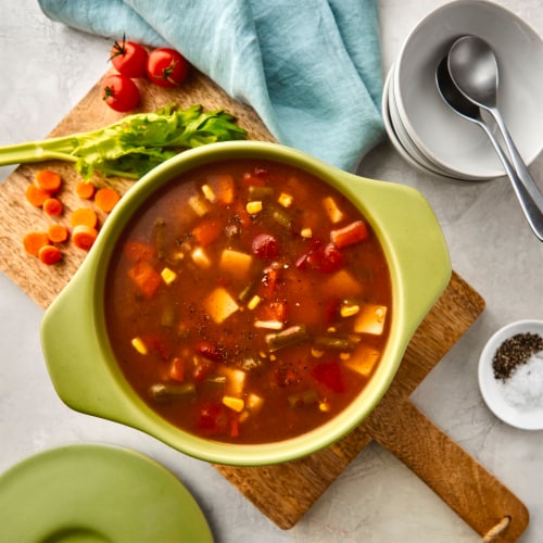 Progresso Vegetable Classics Garden Vegetable Canned Soup Perspective: back