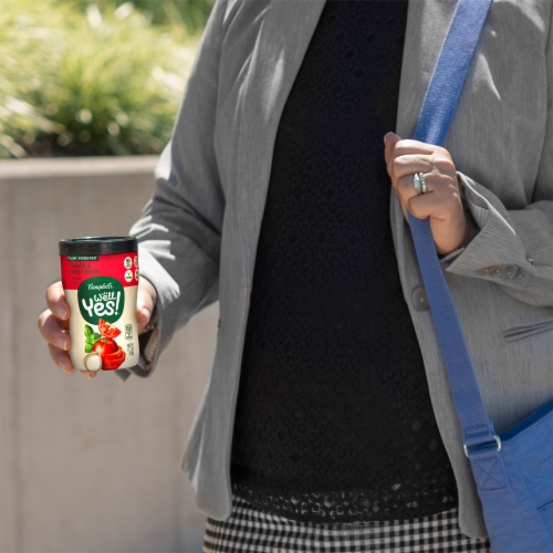Campbell's Well Yes! Sipping Soup Tomato and Sweet Basil Soup Microwavable Cup Perspective: back