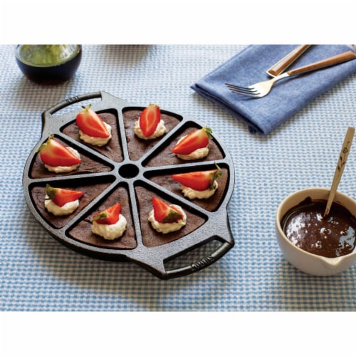 Lodge Seasoned Cast Iron Wedge Pan Perspective: back