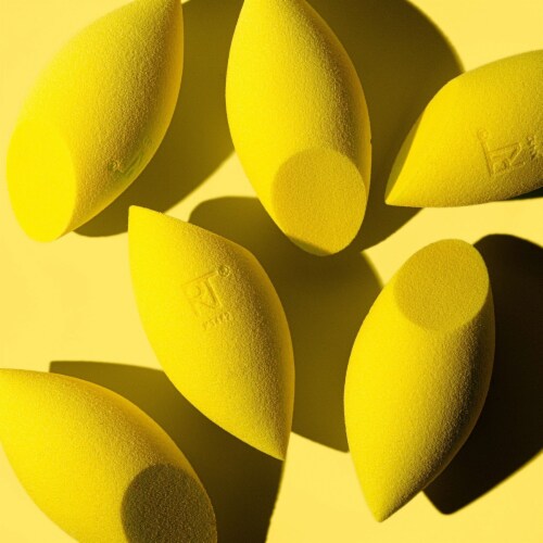 Paris Presents Miracle Concealer Sponge Perspective: back