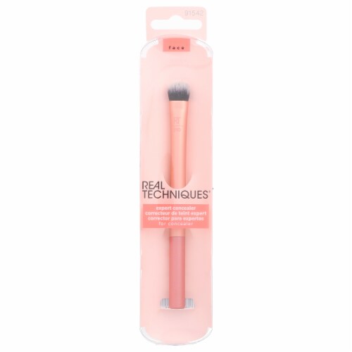 Real Techniques® Expert Concealer Brush Perspective: back