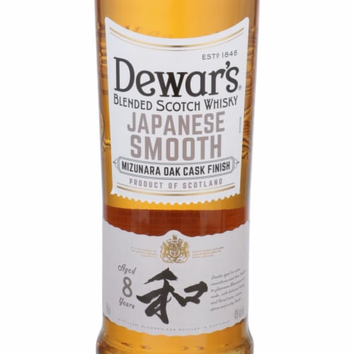 Dewar's Japanese Smooth Mizunara Oak Cask Finish Blended Scotch Perspective: back