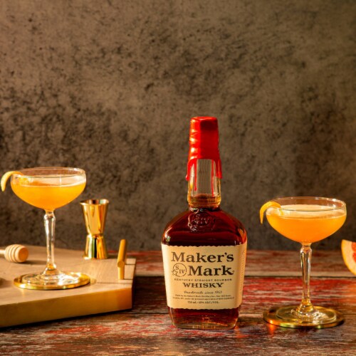 Maker's Mark Kentucky Straight Bourbon Whisky Perspective: back