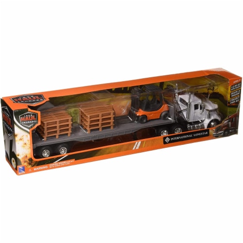 1/43 International Lonestar Flatbed W/ Forklift And Pallet Perspective: back