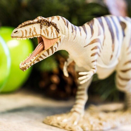 Giganotosaurus Toy Perspective: back