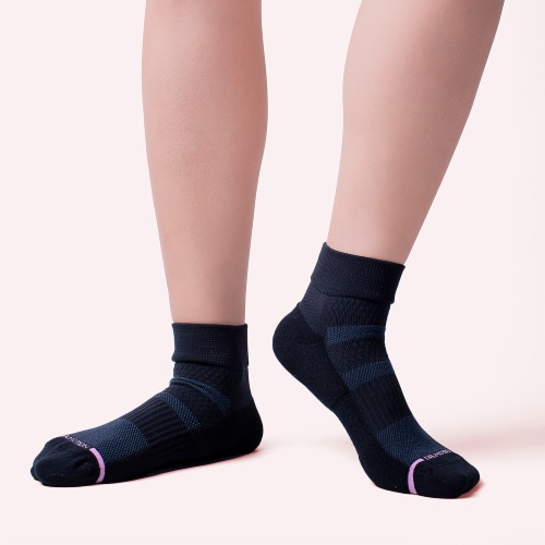Dr. Motion® Everyday Women's Compression Quarter Socks - Black Perspective: back