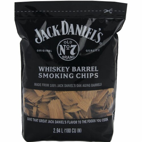 Jack Daniel's Whiskey Barrel Smoking Oak Wood Chips, 180 Cubic Inches (2 Pack) Perspective: back