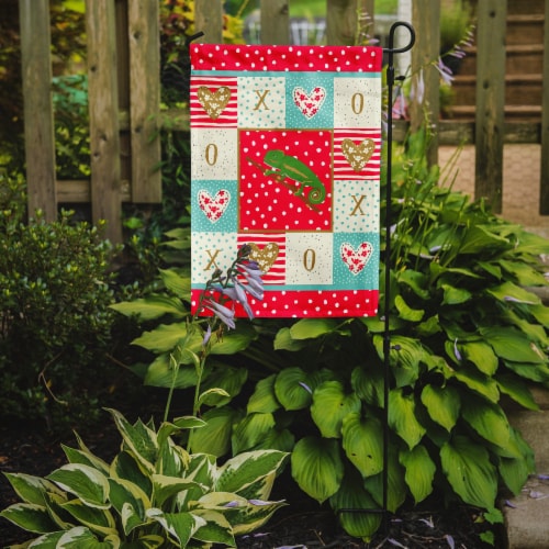 Carolines Treasures CK5531GF Chameleon Flag Garden Size, Red Perspective: back
