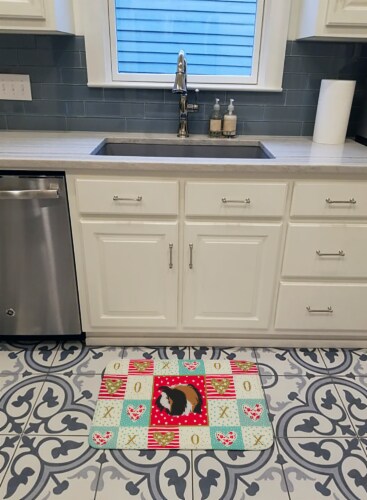 Carolines Treasures  CK5433RUG Sheba Guinea Pig Love Machine Washable Memory Foa Perspective: back