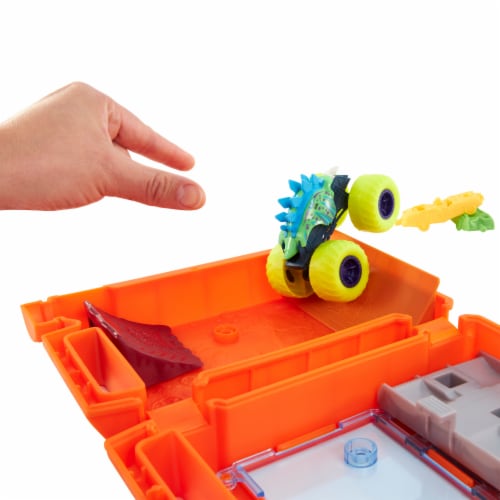 Mattel Hot Wheels Monster Trucks™ Fuel N Go Palyset Perspective: back