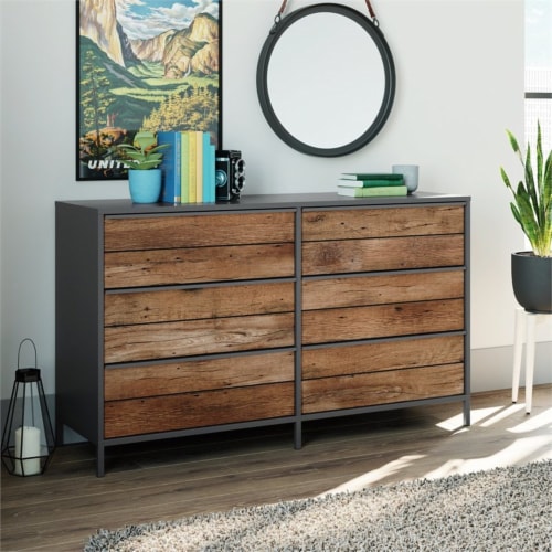Pemberly Row 6 Drawers Modern Engineered Wood Dresser in Oak 1