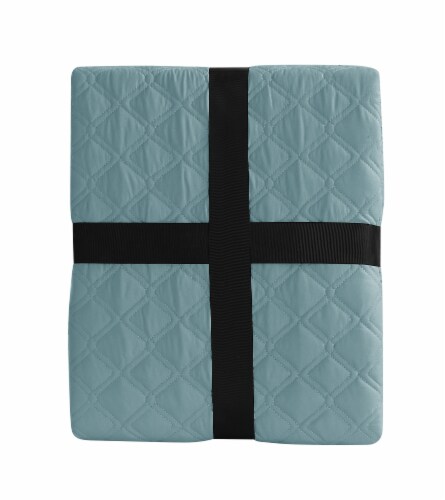 Ellen Tracy® Single Quilt 100% Polyester Full / Queen Perspective: back