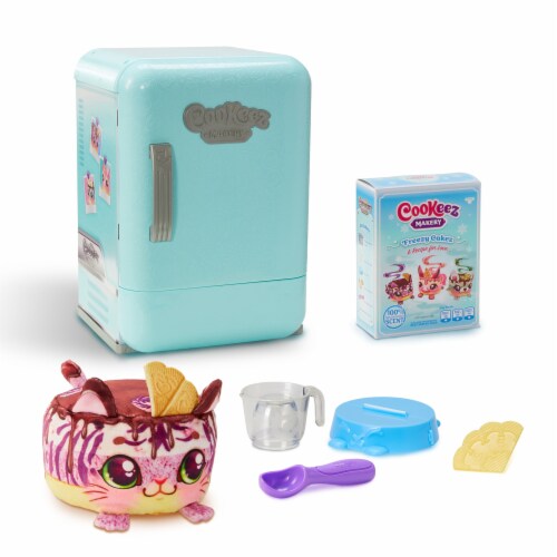 Cookeez™ Makery Freezy Cakez Fridge Playset Perspective: back