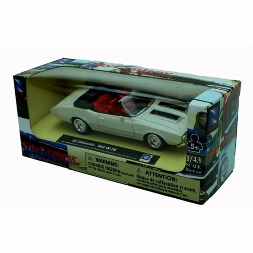 NewRay Toys 1:43 Scale Die-Cast White Oldsmobile 442 W-30 Perspective: back