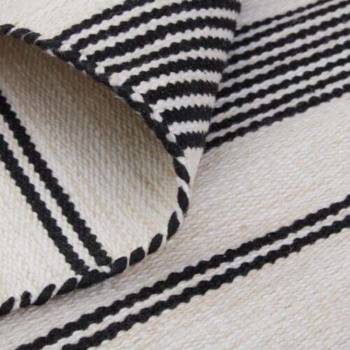 Freizy Rugs Black/White Duprine Eco-Friendly PET Outdoor Area Rug Perspective: back
