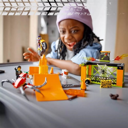 60293 LEGO® City Stunt Park Building Toy Perspective: back