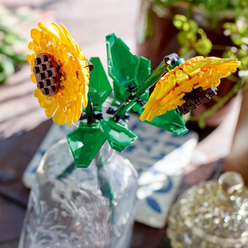 LEGO® Sunflowers Building Set Perspective: back