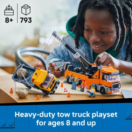 LEGO City Heavy-Duty Recovery Tow Truck with Crane 60467 Perspective: back