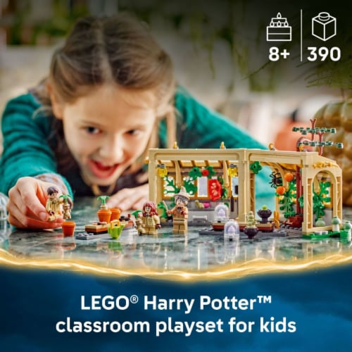 LEGO Harry Potter Hogwarts Castle: Herbology Class 76445 Perspective: back